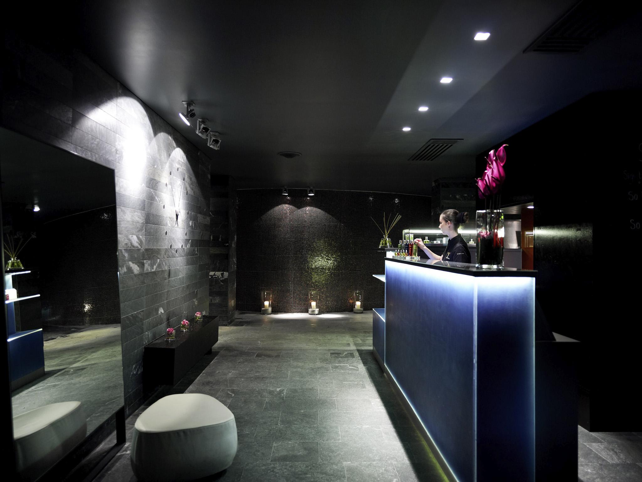 Sofitel Munich Bayerpost Hotel Ngoại thất bức ảnh The interior of the nightclub