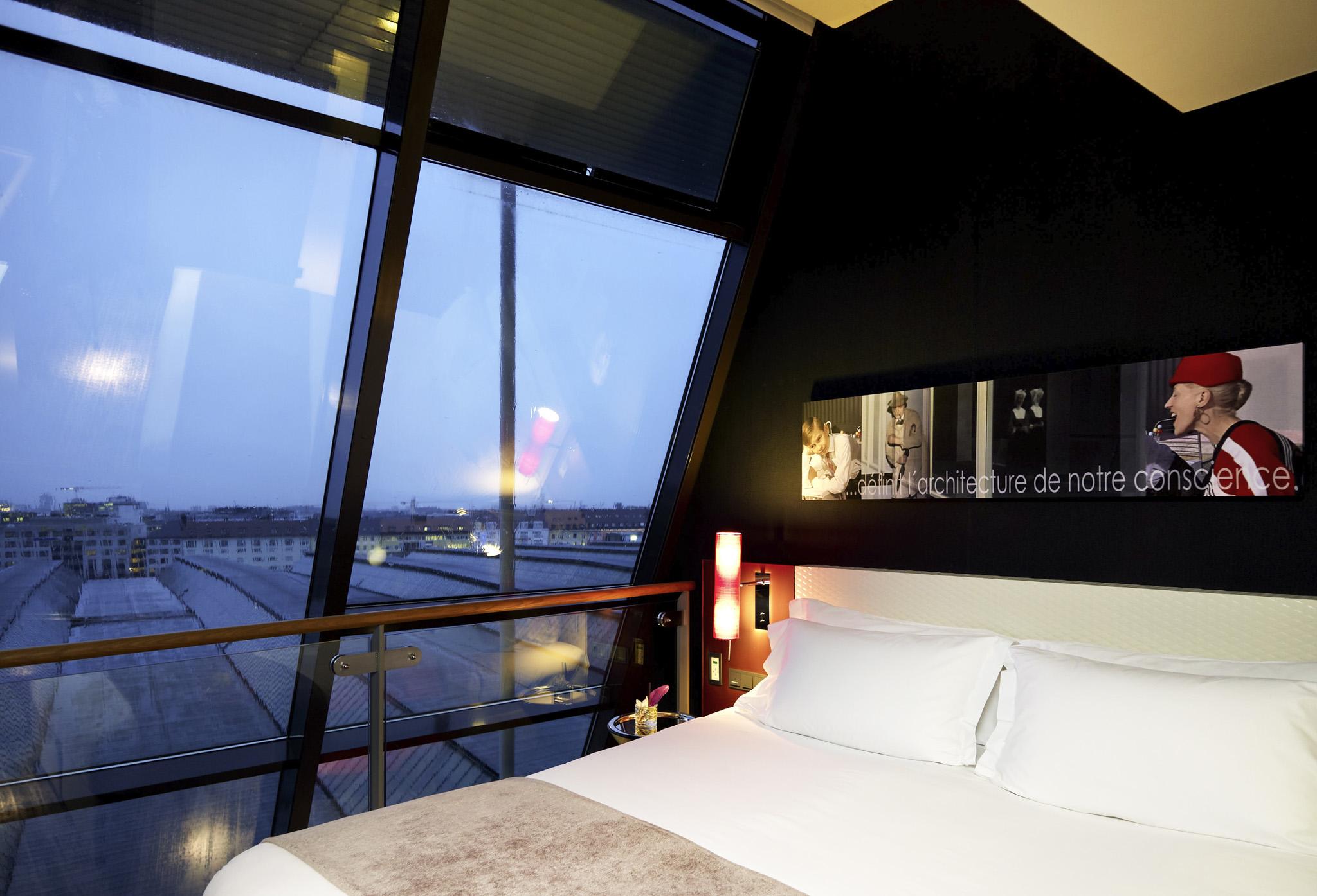 Sofitel Munich Bayerpost Hotel Ngoại thất bức ảnh A room at the airport hotel