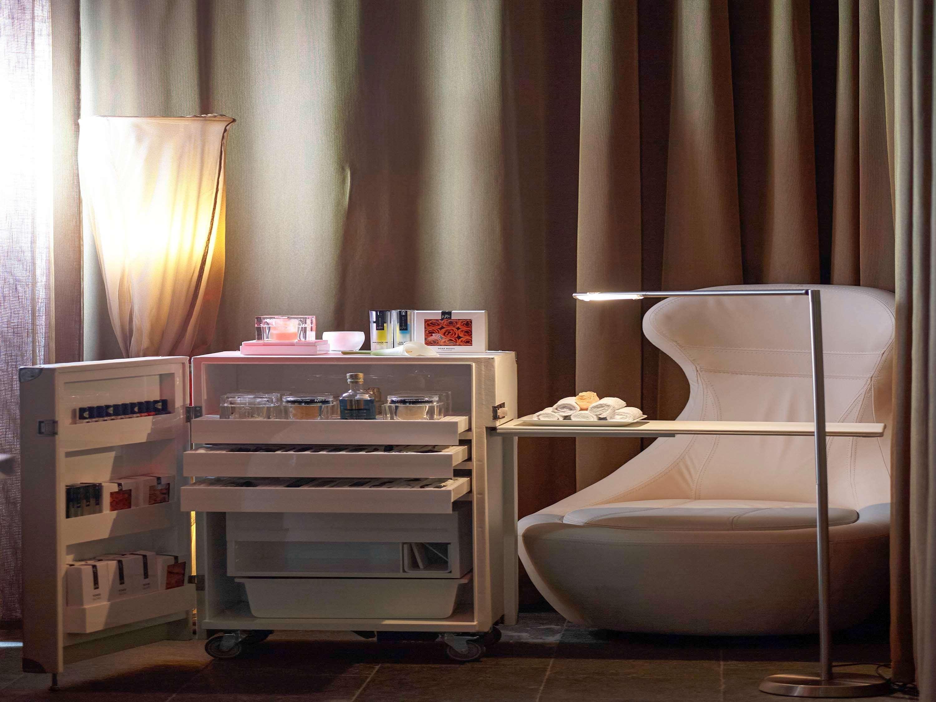 Sofitel Munich Bayerpost Hotel Ngoại thất bức ảnh A typical treatment room