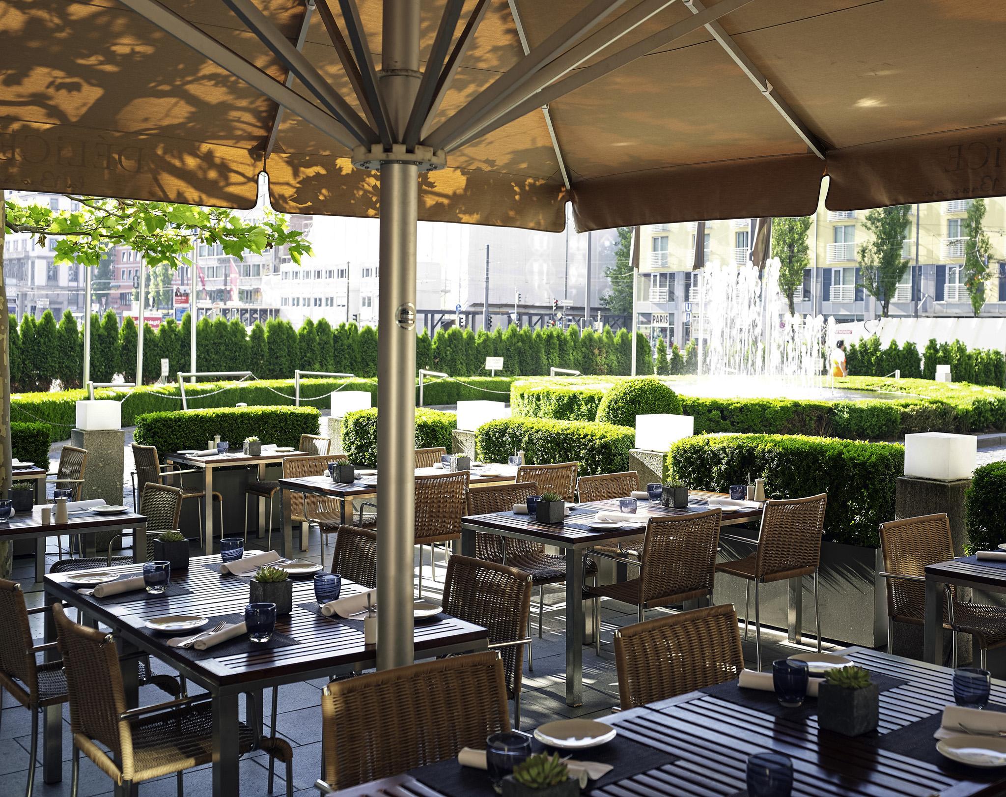 Sofitel Munich Bayerpost Hotel Ngoại thất bức ảnh The Terrace at the Four Seasons Hotel