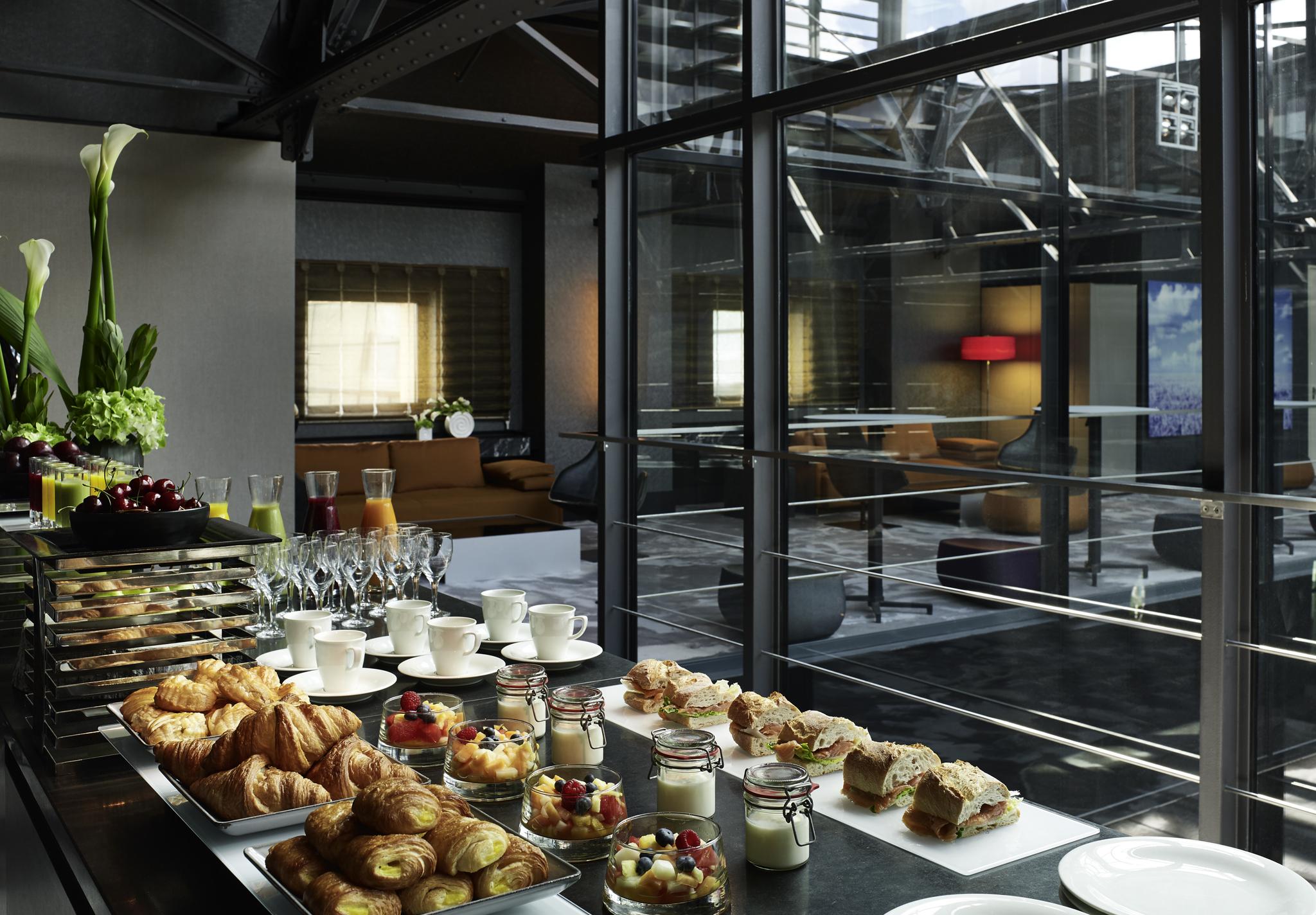 Sofitel Munich Bayerpost Hotel Ngoại thất bức ảnh The lounge at the airport