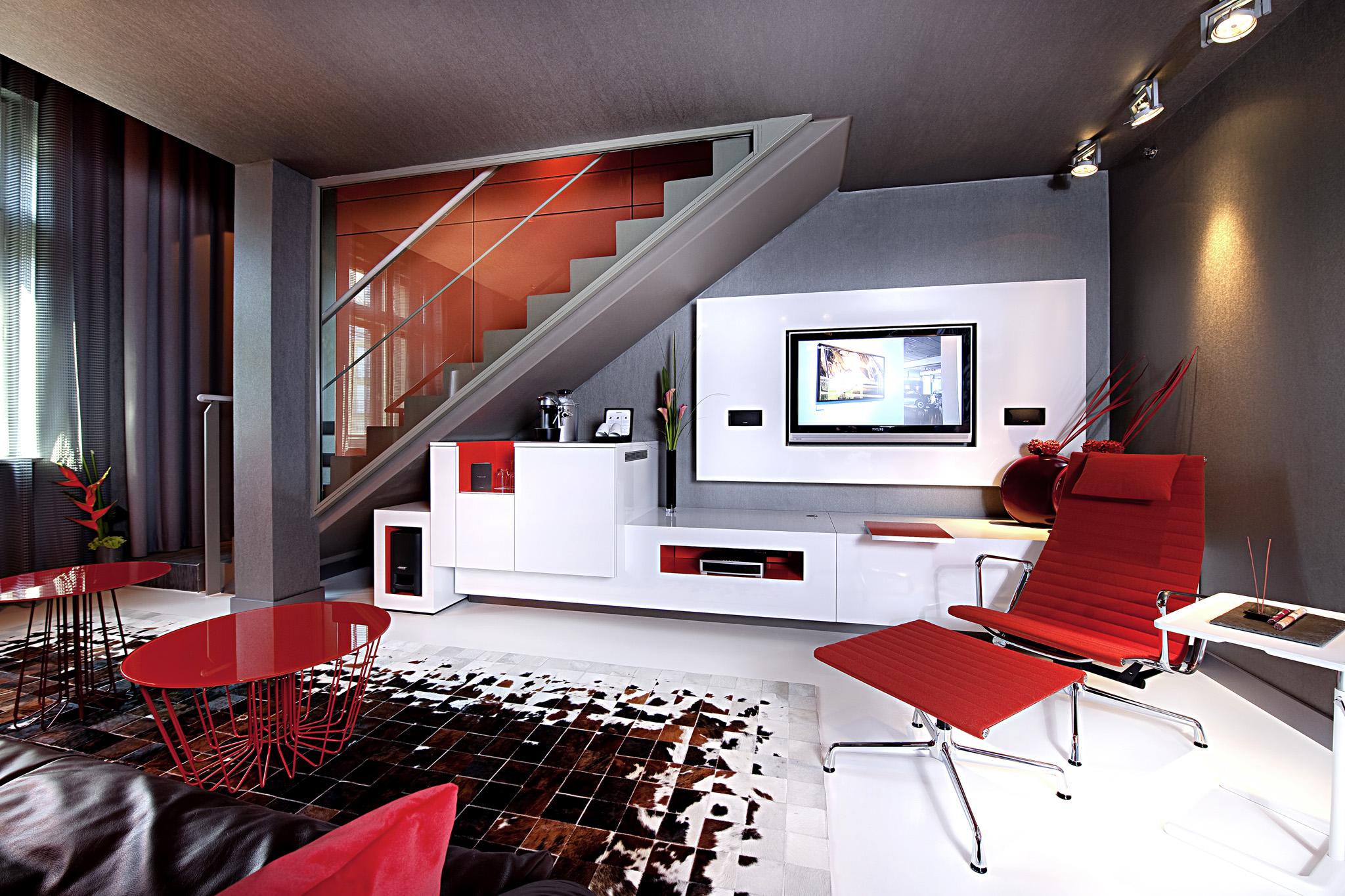 Sofitel Munich Bayerpost Hotel Ngoại thất bức ảnh A living room with a flat screen television